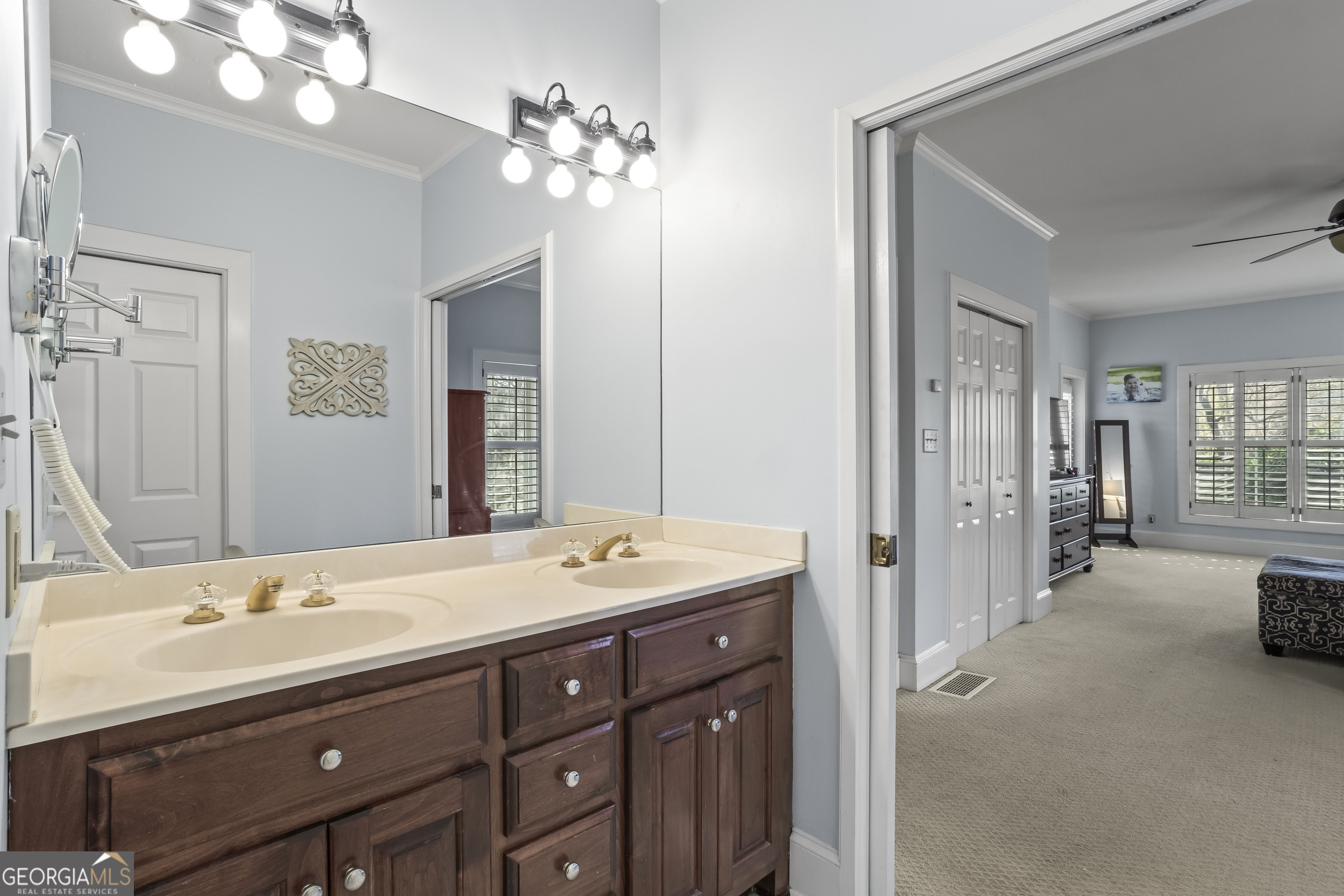 Milton Manor - Residential