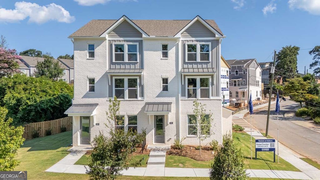 Photo of 318 Laurel Lane, Hapeville, GA 30354 (MLS # 10849686)