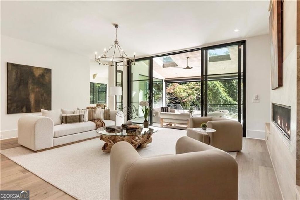 Photo of 388 Londonberry Road NW, Sandy Springs, GA 30327 (MLS # 10630306)