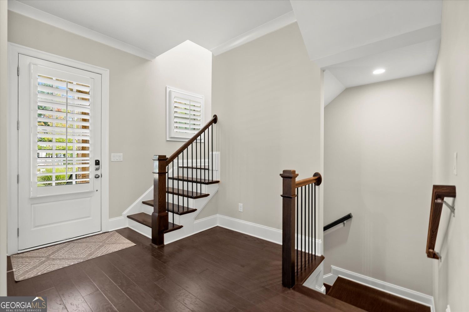 293 Thompson ST