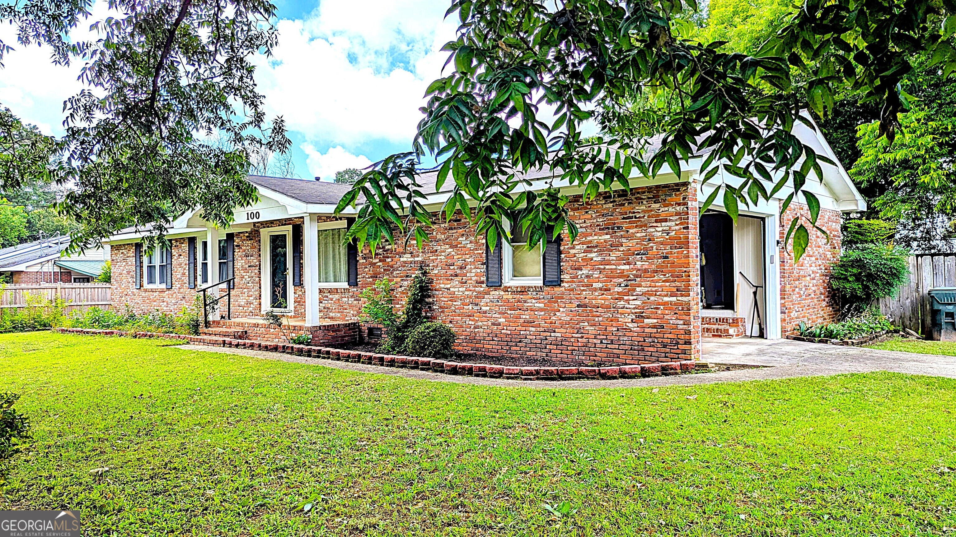 100 Redbud CIR