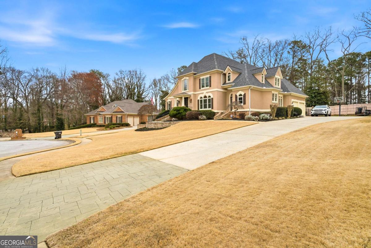 8550 Lake Forrest DR