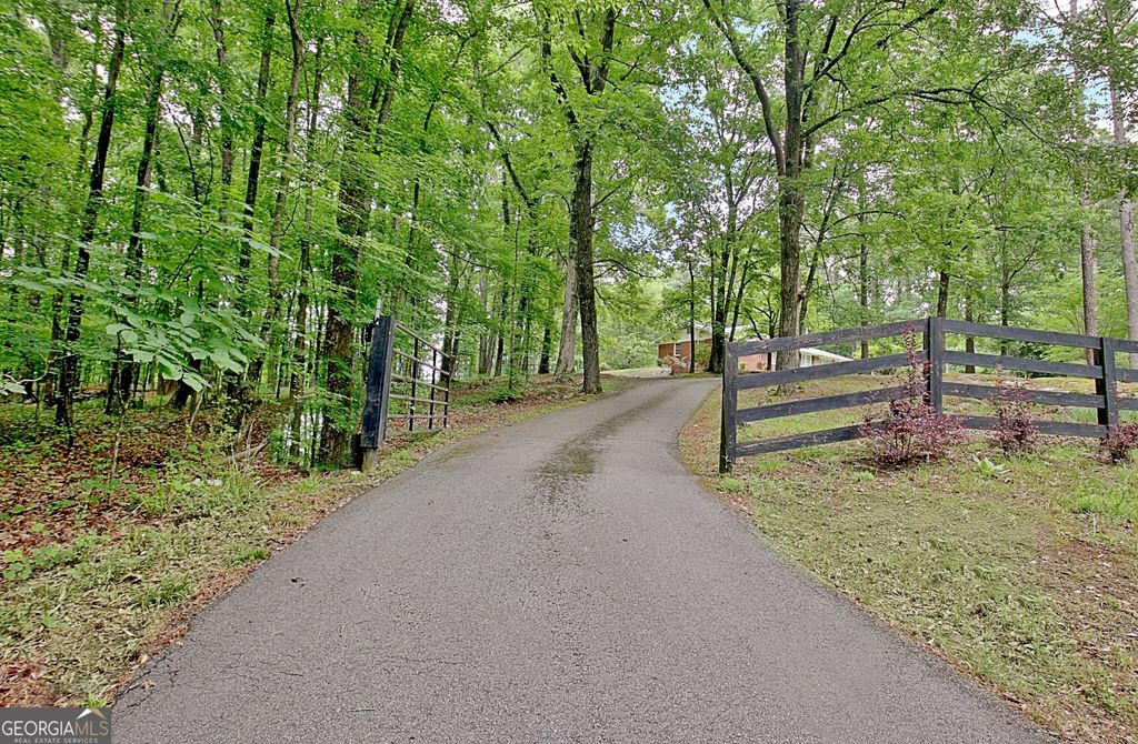 Photo of 717 Tyrone Road, Tyrone, GA 30290 (MLS # 10762304)