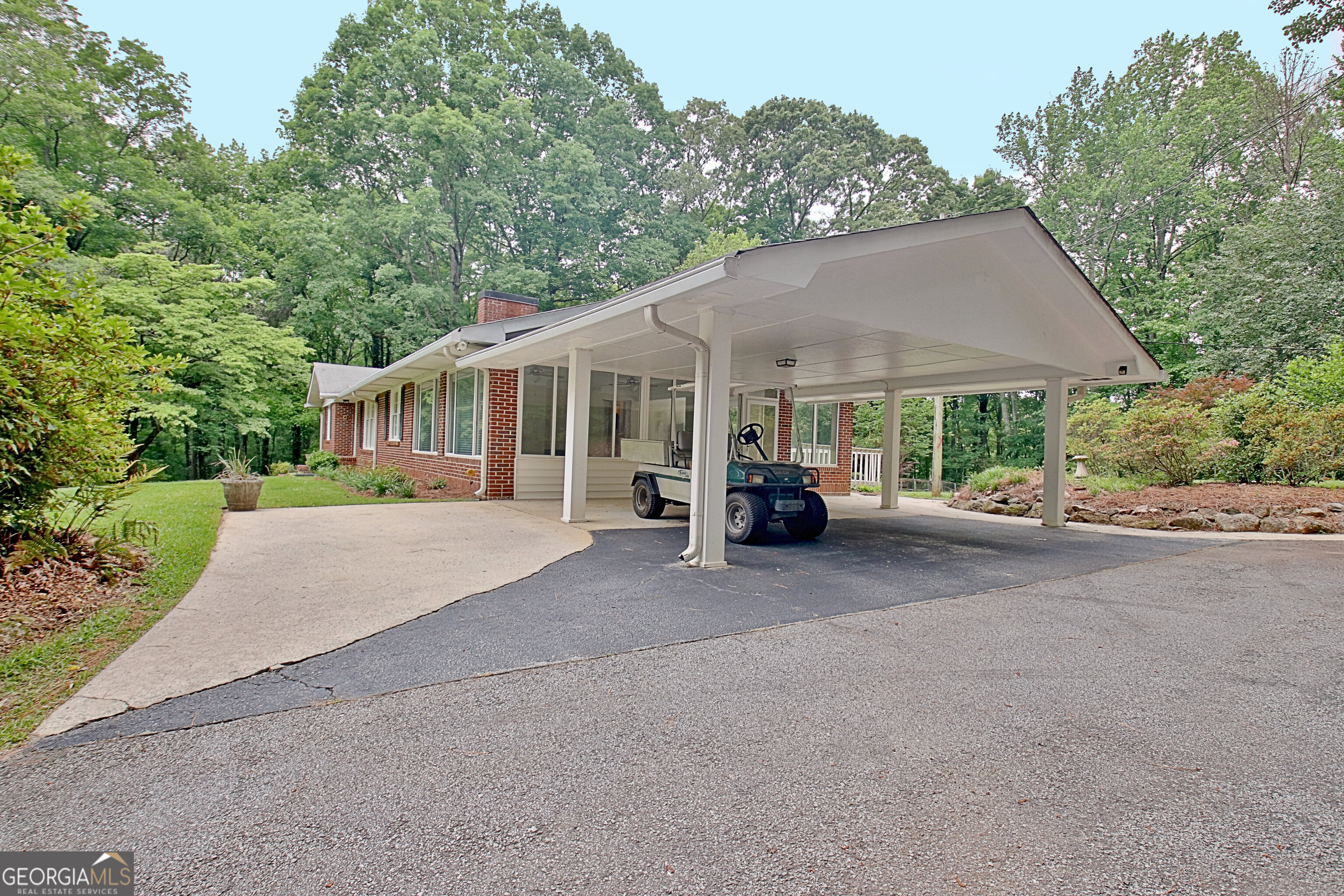 717 Tyrone RD