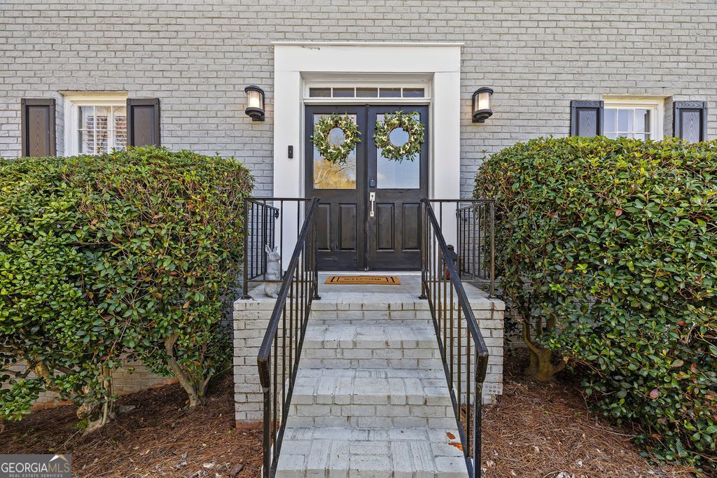 Photo of 5395 Mount Vernon Way, Dunwoody, GA 30338 (MLS # 10721753)