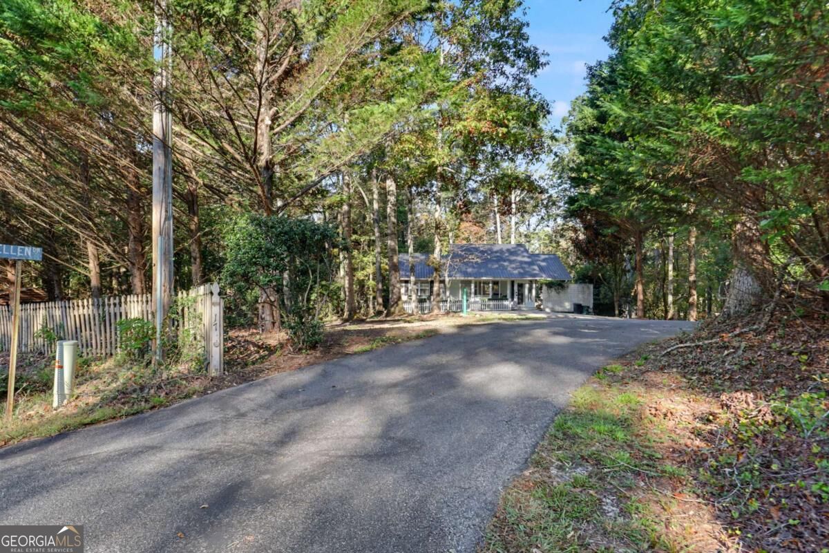 17 Ellen DR