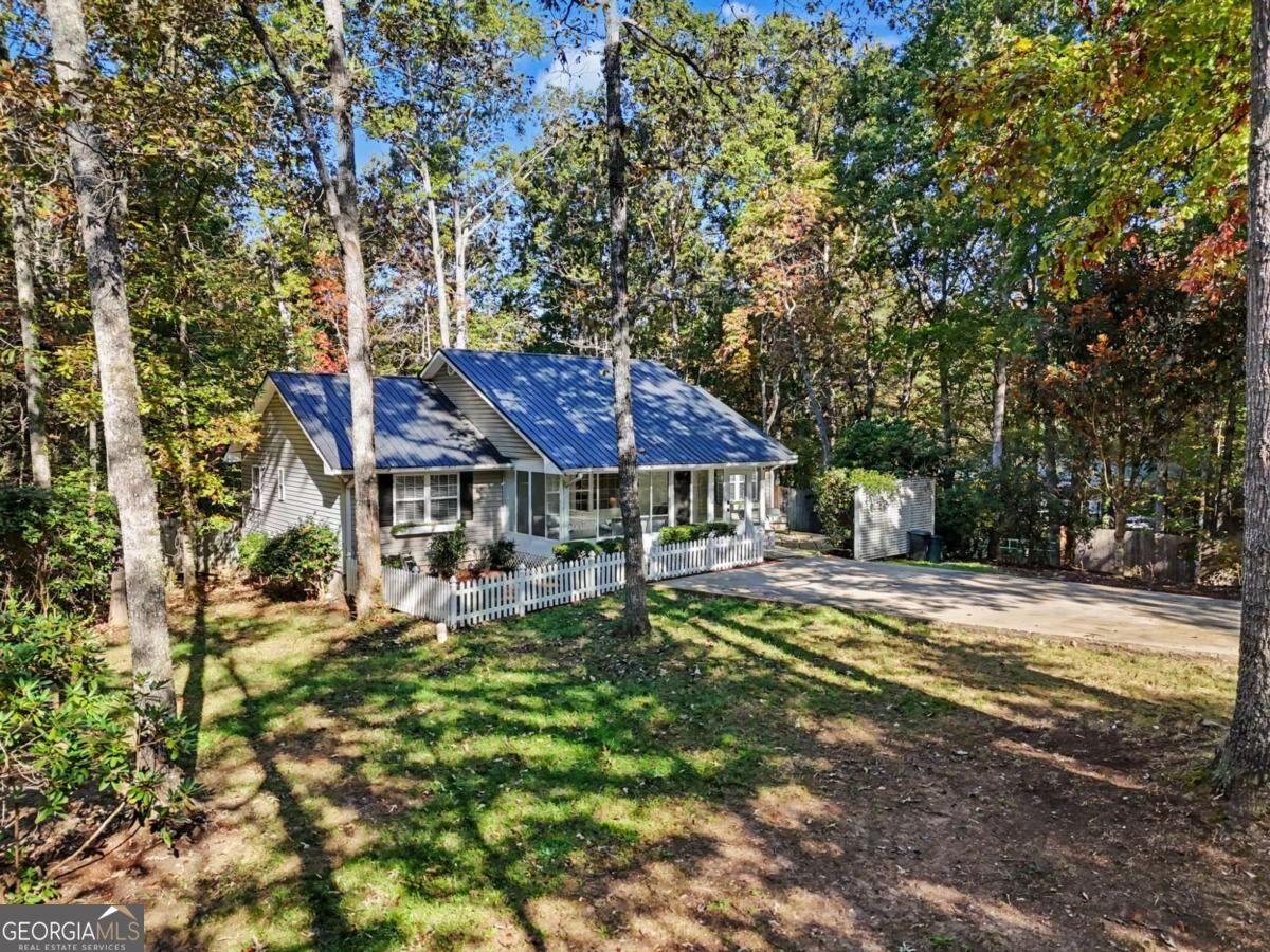 17 Ellen DR