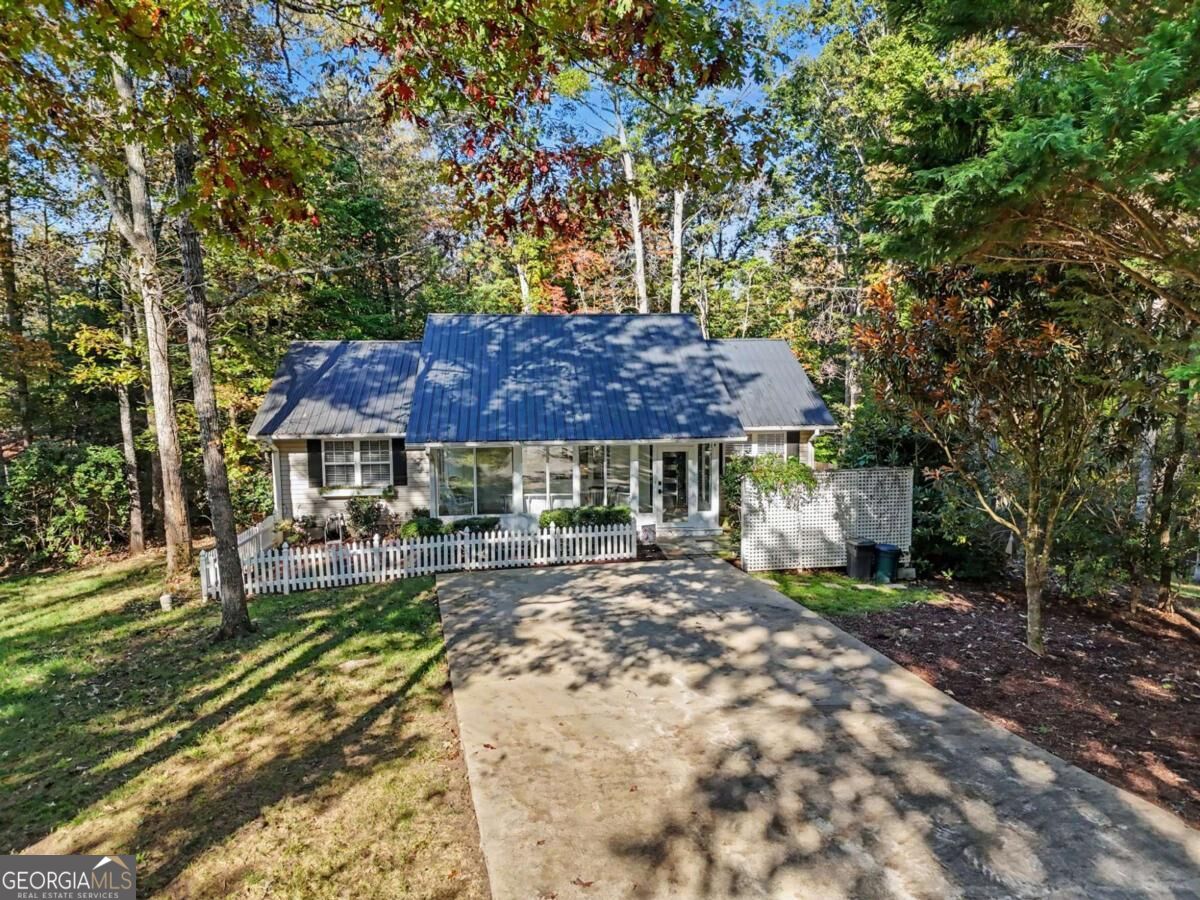 17 Ellen DR