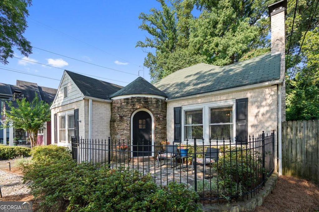 Photo of 981 Cherokee Avenue, Atlanta, GA 30315 (MLS # 10695104)