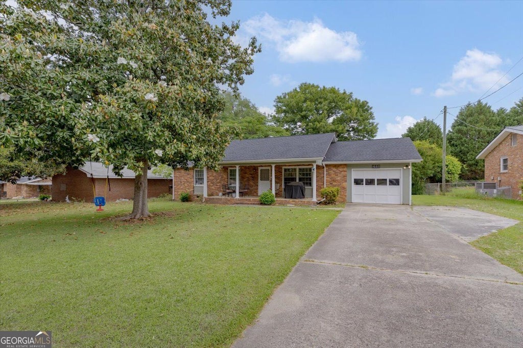 Photo of 411 Arrowhead Trail, Warner Robins, GA 31088 (MLS # 10840430)