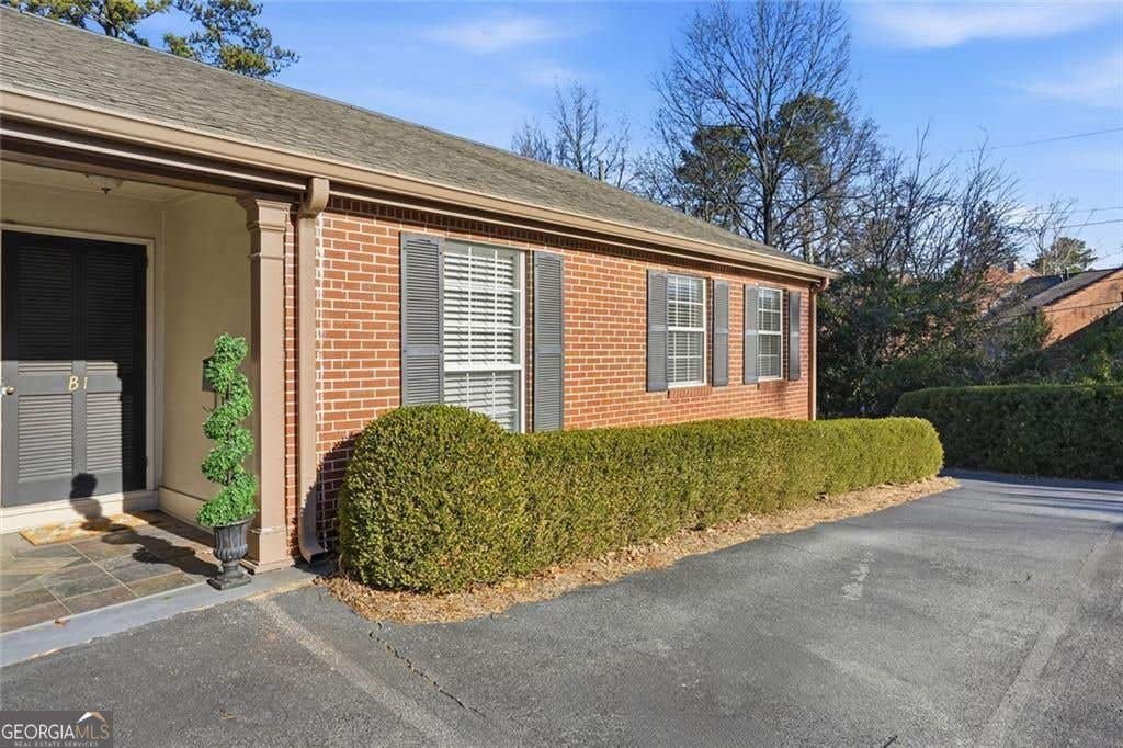 Photo of 5375 Roswell Road #B1, Sandy Springs, GA 30342 (MLS # 10808943)
