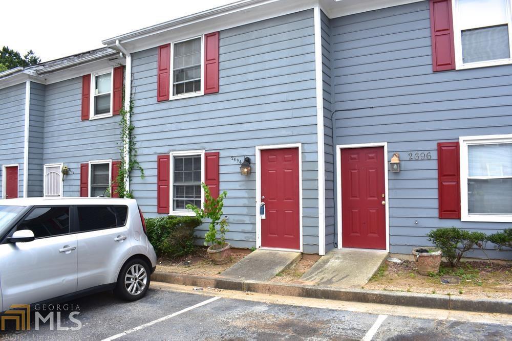 Great well-maintained townhome located close to Shopping, Restaurants, Marta and I-20. Move in ready. A must see!