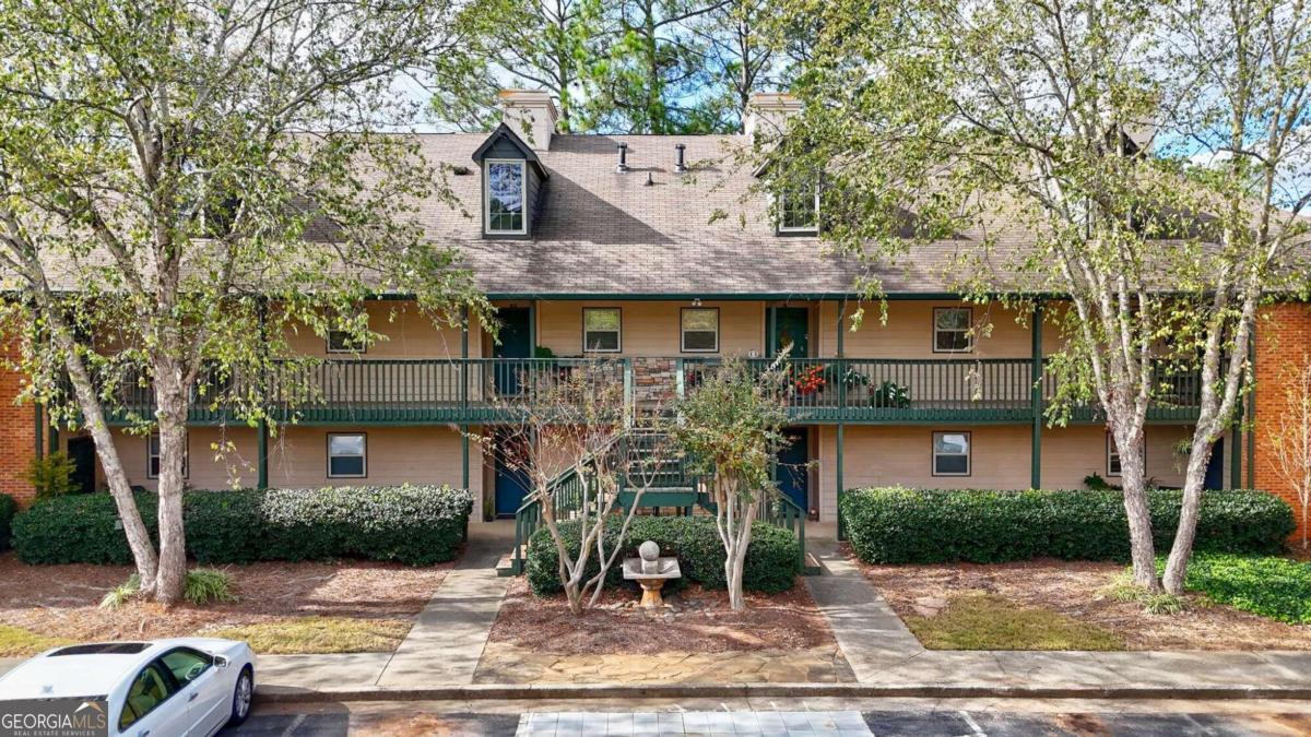 Discover your dream condo at 312 Brittany Court located in the swim/tennis community of Hampton Arbors in vibrant Duluth, GA! This inviting 1 bedroom, 1.5 bathroom condo offers easy access to shopping, dining, and I-85. Step inside to an open layout with beautiful hardwood floors. Relax by the fireplace or enjoy the sunroom, perfect for morning coffee. The spacious kitchen features ample counter space and new top-of-the-line appliances, allowing you to engage with guests while cooking. Retreat to the large master bedroom with an ensuite that includes a double vanity for added convenience. Enjoy a new Trane HVAC system and stylish upgrades like a chandelier and ceiling fan. Don't miss out on this exceptional condo! Schedule a viewing today to make it your own! For this listing, Bank of America offers up to $10,000 or 3% for down payment assistance and up to $7,500 in closing costs for eligible applicants.