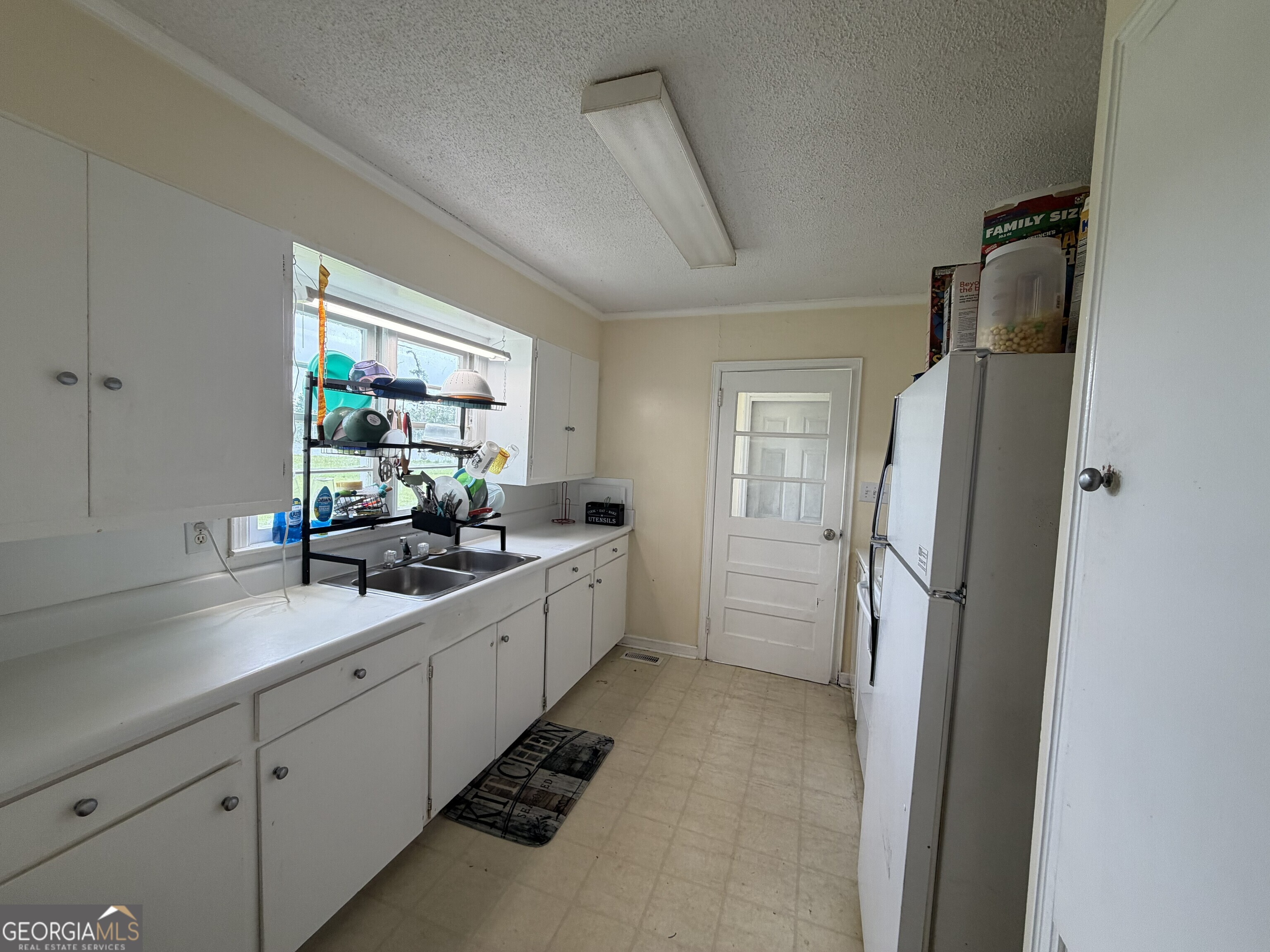 4090 Ezelle Road