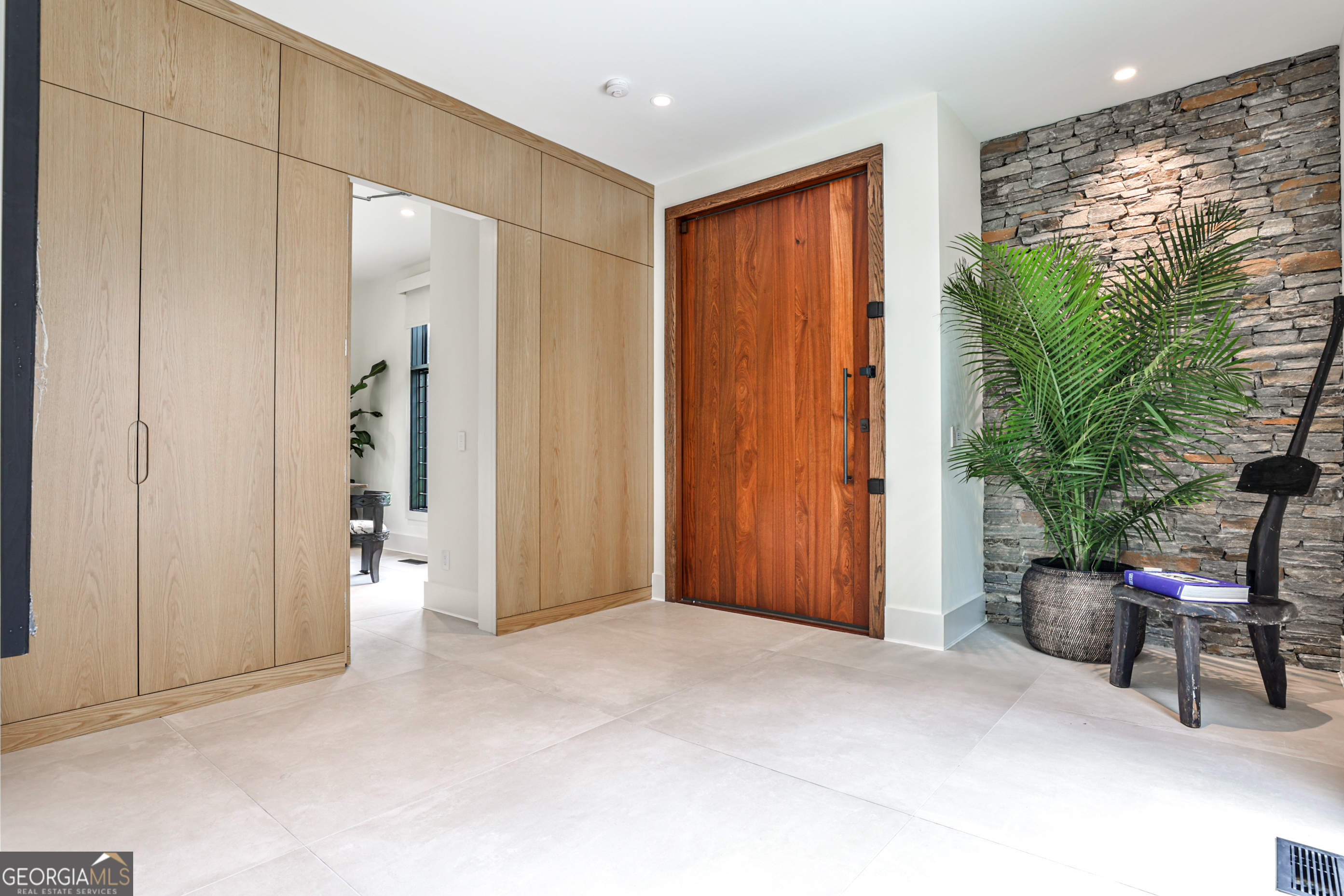 1572 CLIFTON RDG