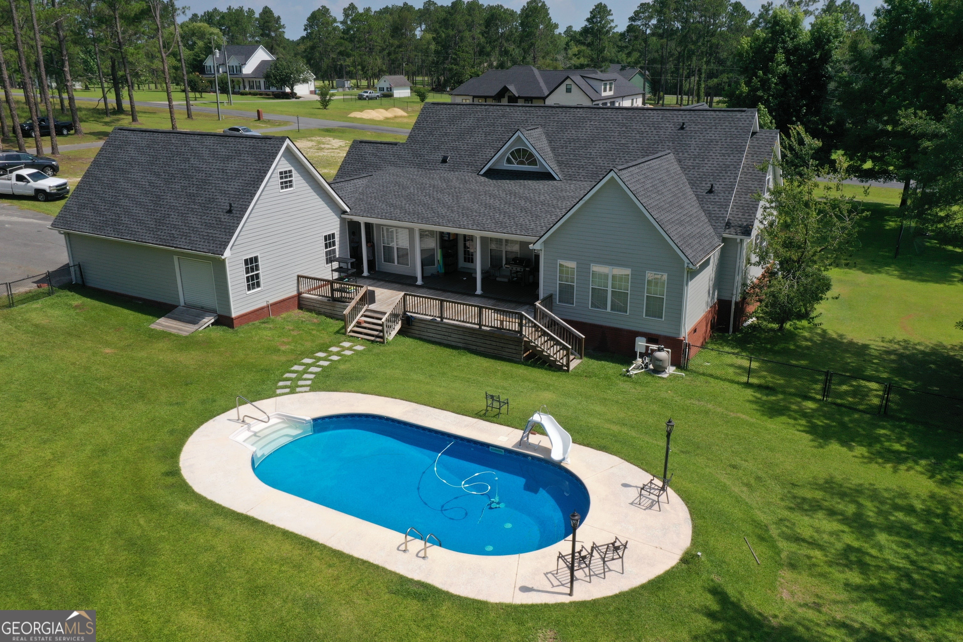 220 Pinewood DR