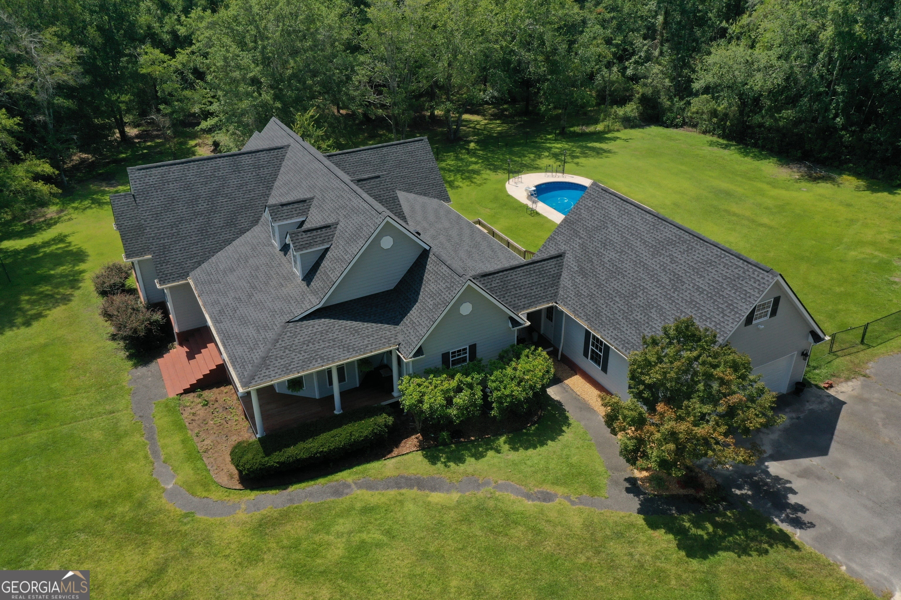 220 Pinewood DR