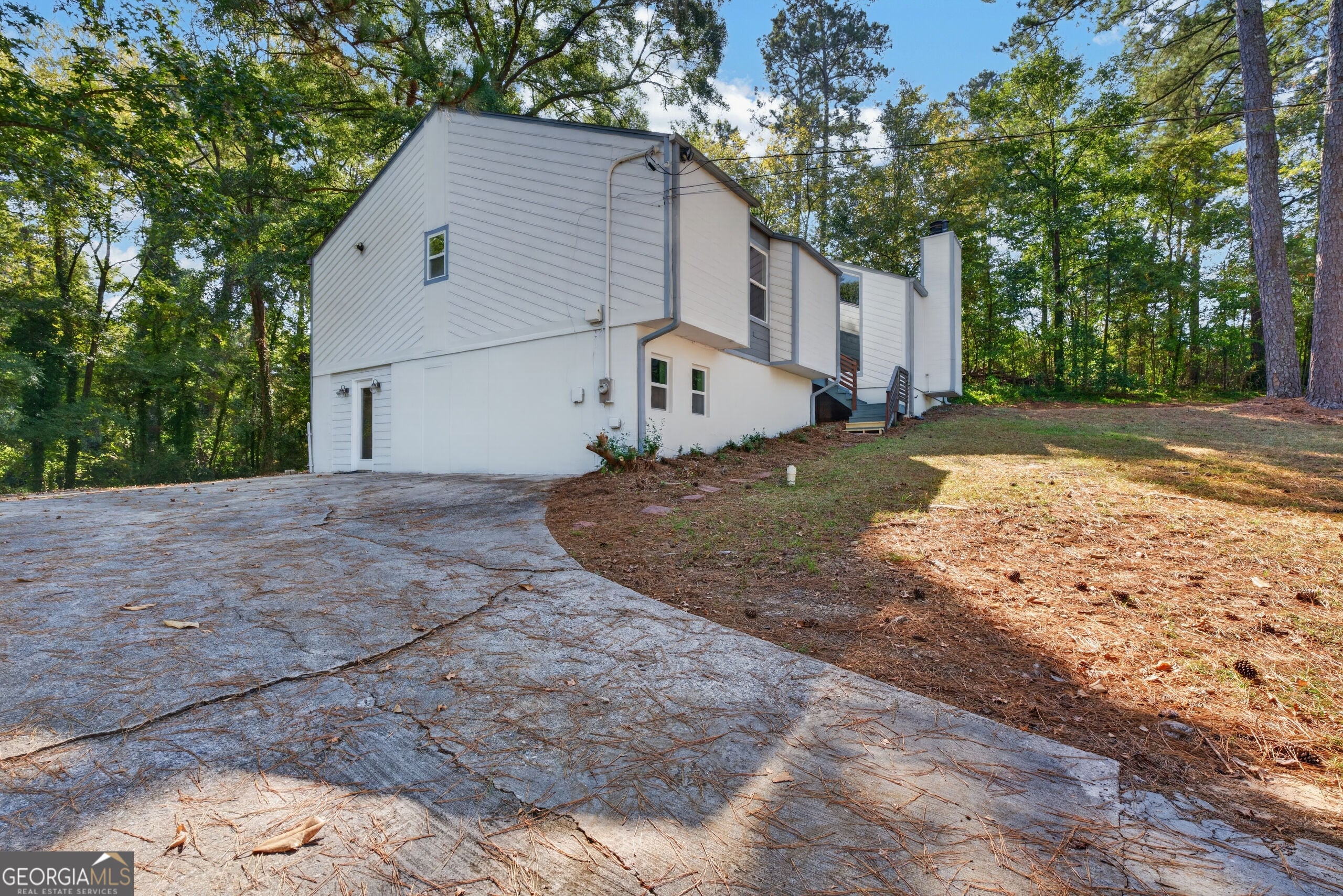 555 Glencove DR