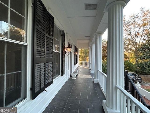 112 Hillcrest RD
