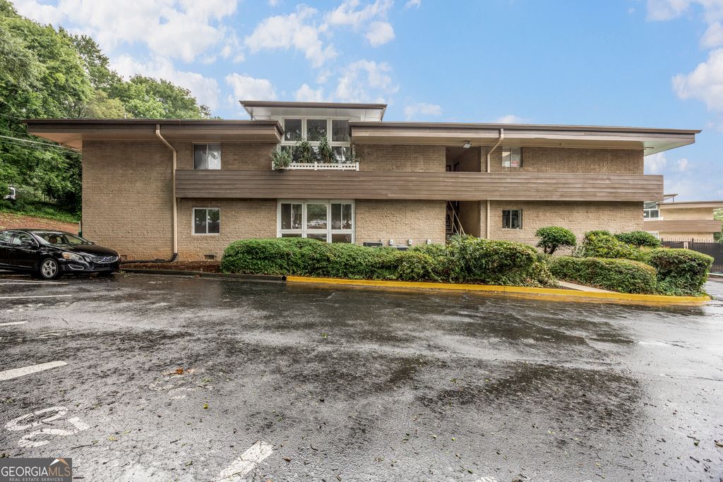 Photo of 346 Carpenter Drive #18, Atlanta, GA 30328 (MLS # 10782296)