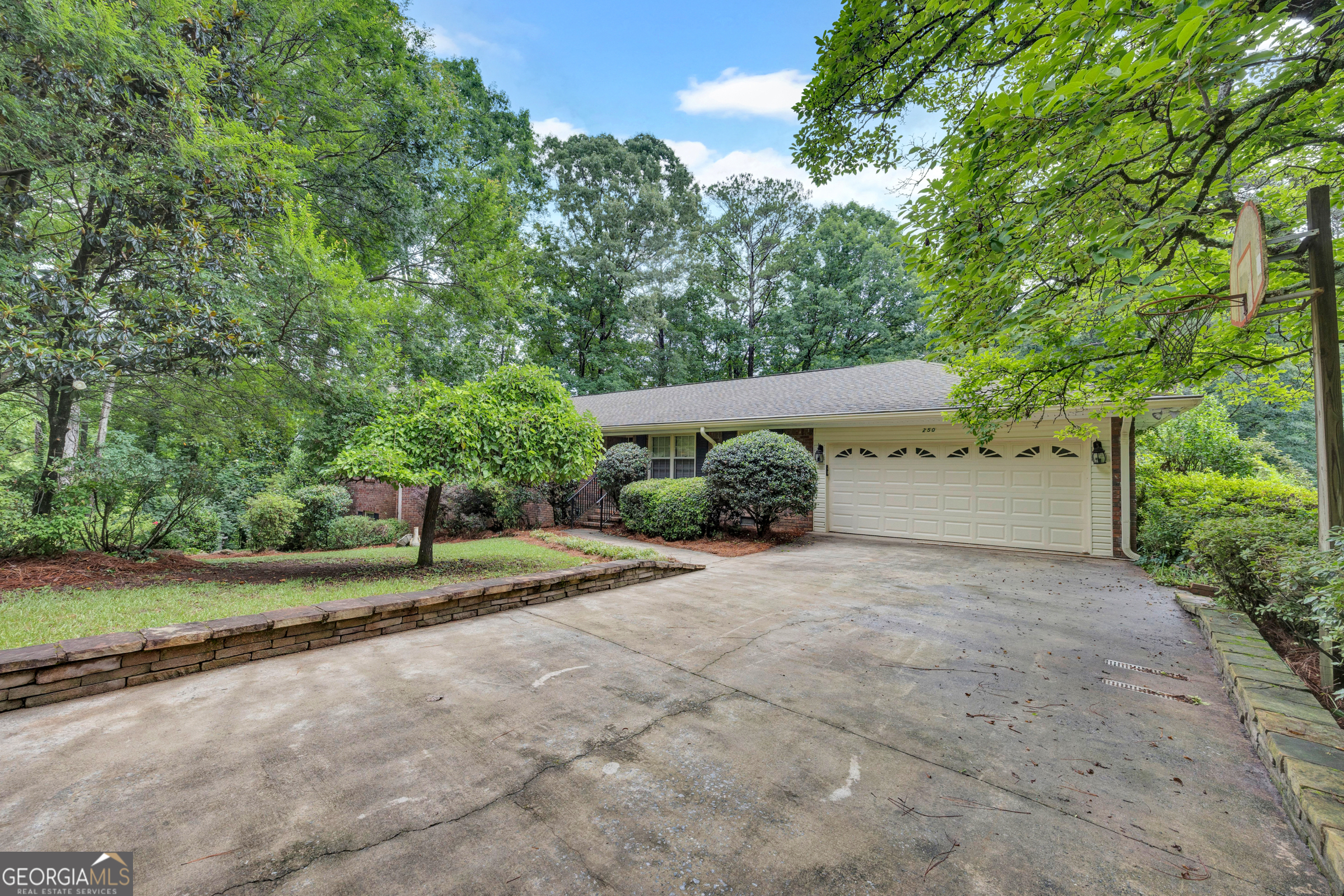 250 Country Lane RD
