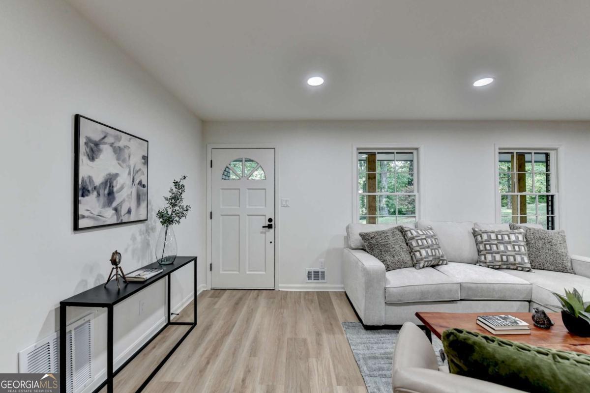 1300 Lavista DR SW