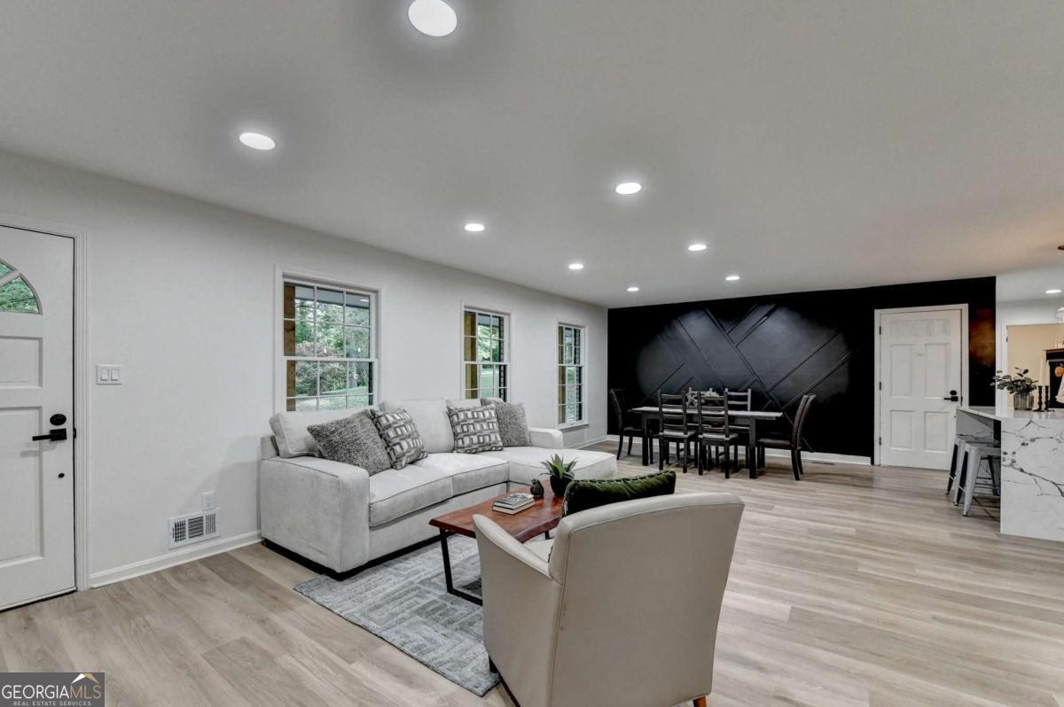 1300 Lavista DR SW
