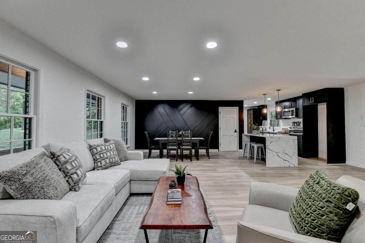 1300 Lavista DR SW