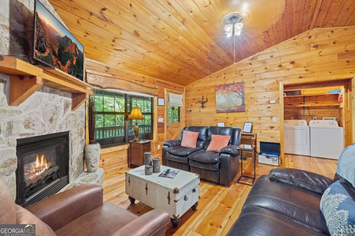 129 N Cherokee DR
