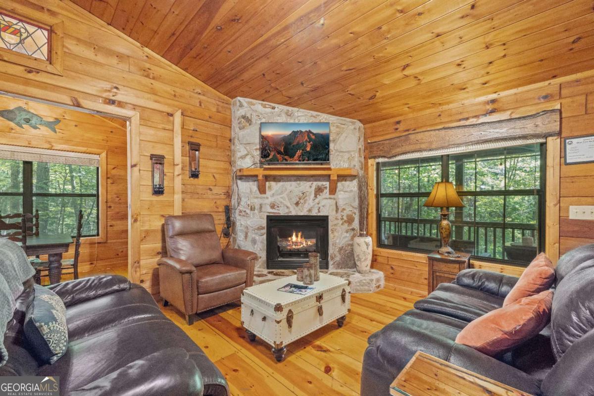 129 N Cherokee DR