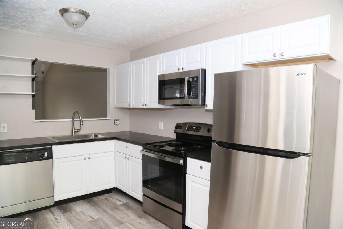 OLD FARM PLACE - Residential Lease