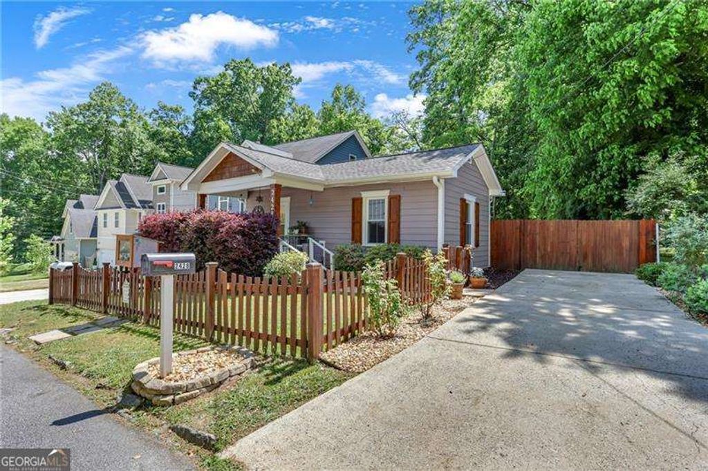 Photo of 2428 Brantley Street NW, Atlanta, GA 30318 (MLS # 10760904)