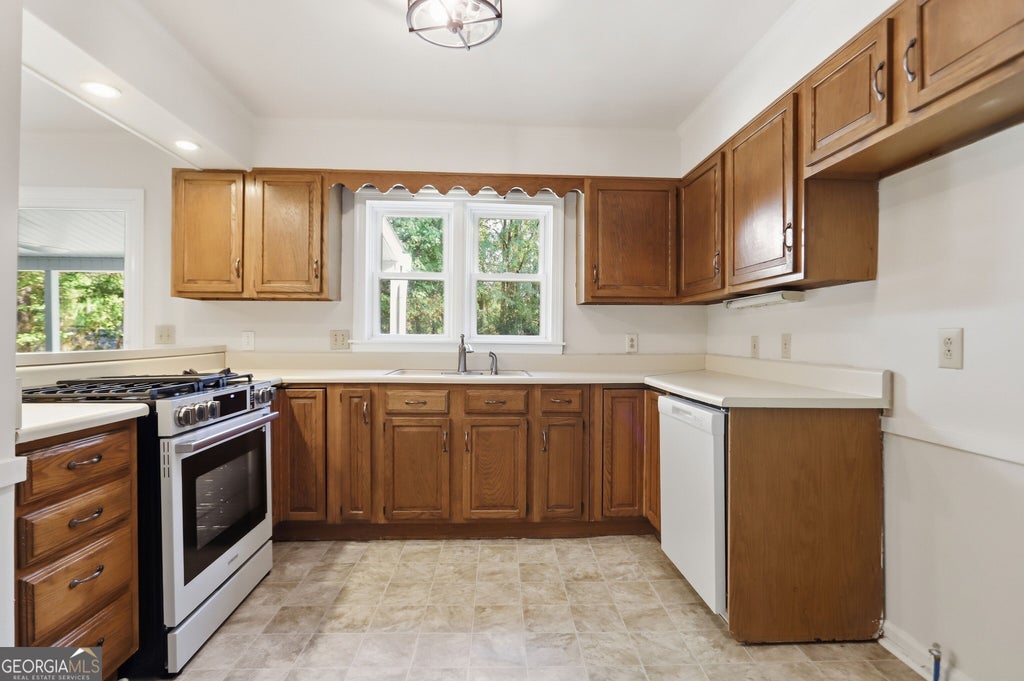 Photo of 990 Chads Ford Court, Macon, GA 31210 (MLS # 10855904)