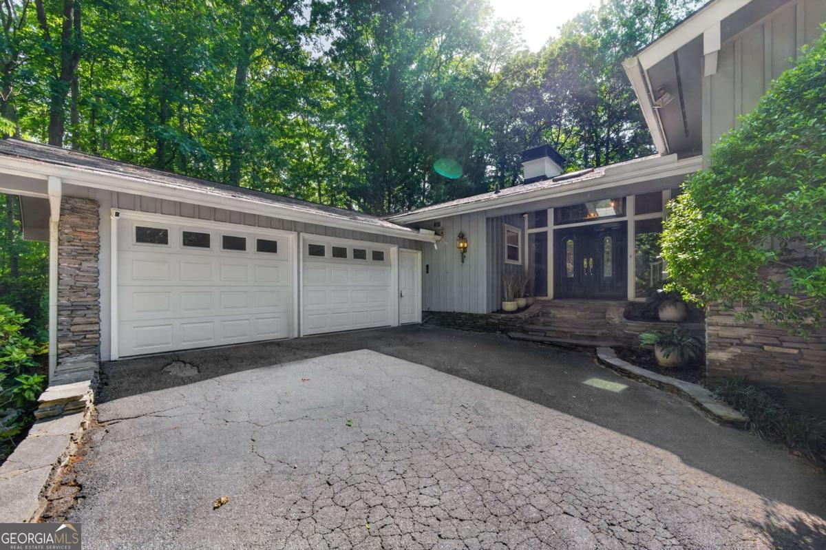 3565 Highland DR