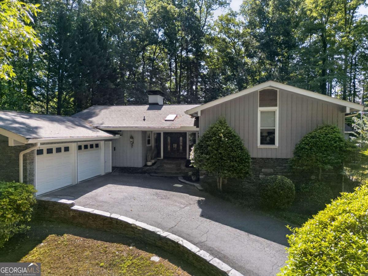 3565 Highland DR