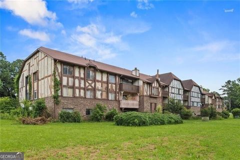 Photo of 124 Camelot Drive, Atlanta, GA 30349 (MLS # 10695649)