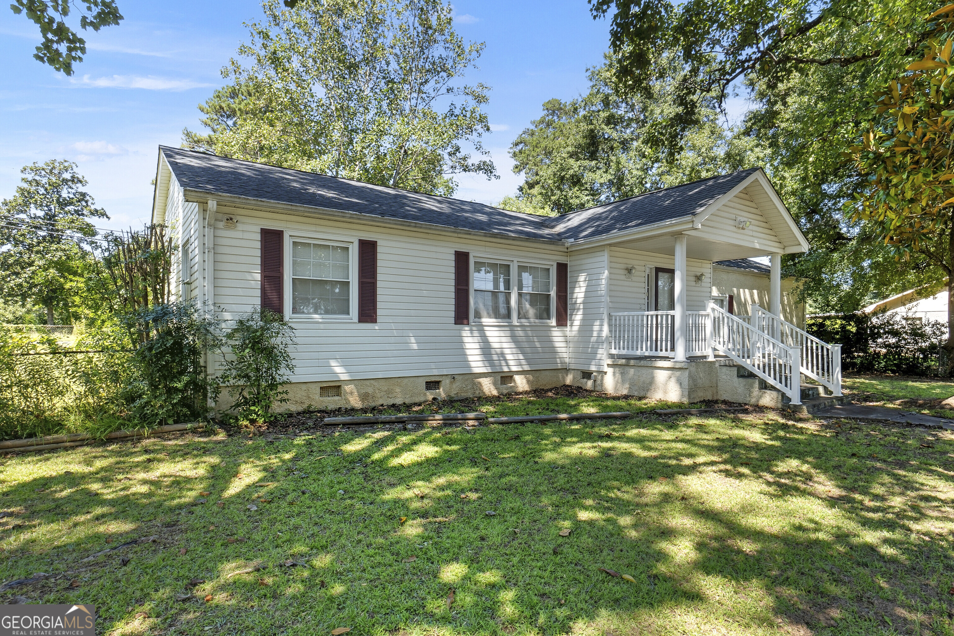 Come home to 123 Vernon Dr in Warner Robins, GA. Welcome to this charming 3-bedroom, 1-bath stucco home offering 1,514 sq. ft. of comfortable living space on a .35-acre lot in Warner Robins. Inside, you'll find a galley-style kitchen with a dedicated dining area, perfect for family meals or entertaining. The expanded bathroom includes a bonus room nearby that makes an ideal nursery, home office, or extra storage space. The property also features: One-car garage with space for a potential second bay Fenced backyard with plenty of room for pets or outdoor activities and a storage shed for all your yard tools. Handicap ramp for added accessibility Garage storage room that could be converted into a second bathroom to create a true master suite Whether you're a first-time homebuyer or an investor looking for a strong rental property, this home is a fantastic opportunity. With rental potential of $1,000-$1,100 per month, it's an attractive addition to any portfolio.