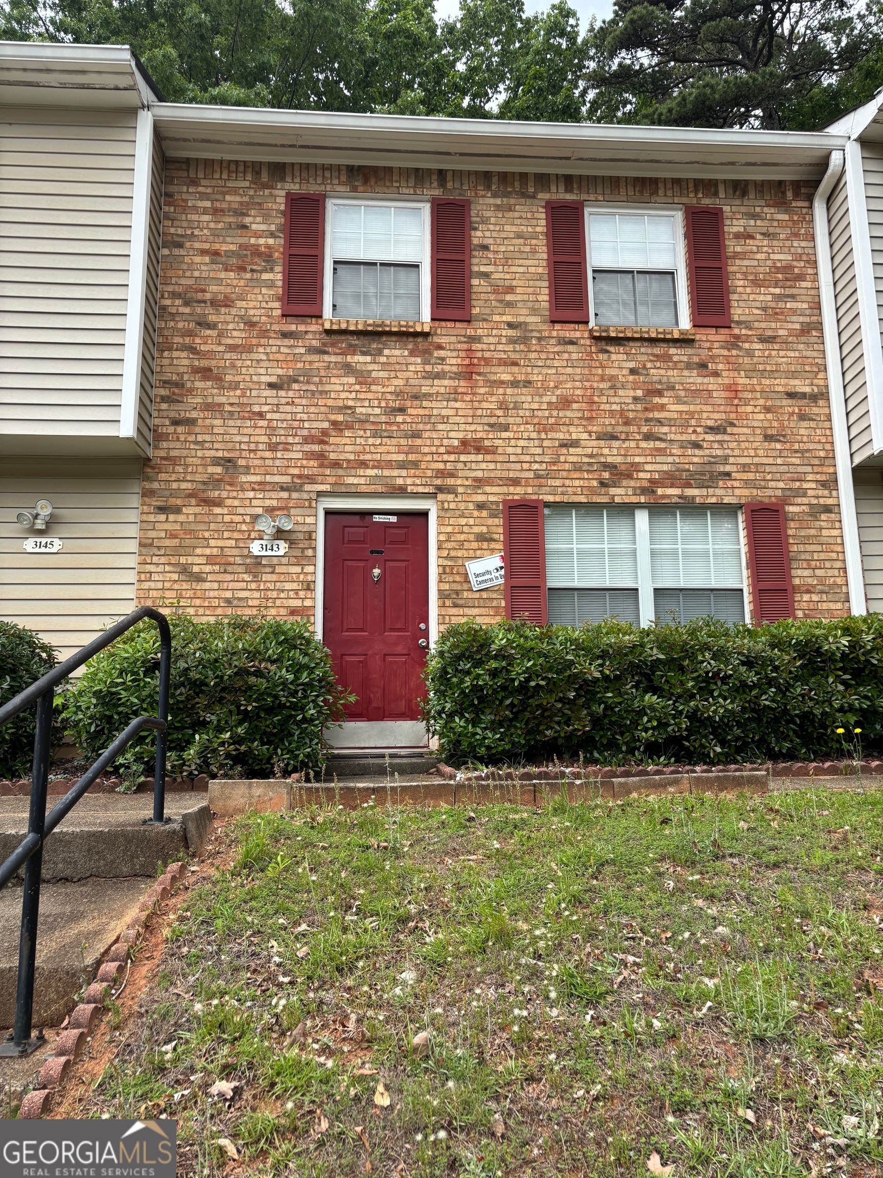 Brick front traditional with Two Bedrooms and Two Full Baths Plus a Half Bathroom in a Great Snellville Location off of Highway 78! The spacious Home features a Gas Stove/Oven & a Living Room with a Fireplace. Two parking places! Close to Walmart and Public Transit. Snellville's New City Center & Gwinnett County has more Parks than any other County in Georgia. Enjoy Snellville's Festivals, Farmer's Markets, Shops, Town Green, and Biking Trails. Quick Drive to Stone Mountain Park or Decatur City Fun! Make an appointment in Showingtime.