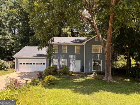 Single Family Residence in Lilburn GA 5025 Cold Springs Drive.jpg