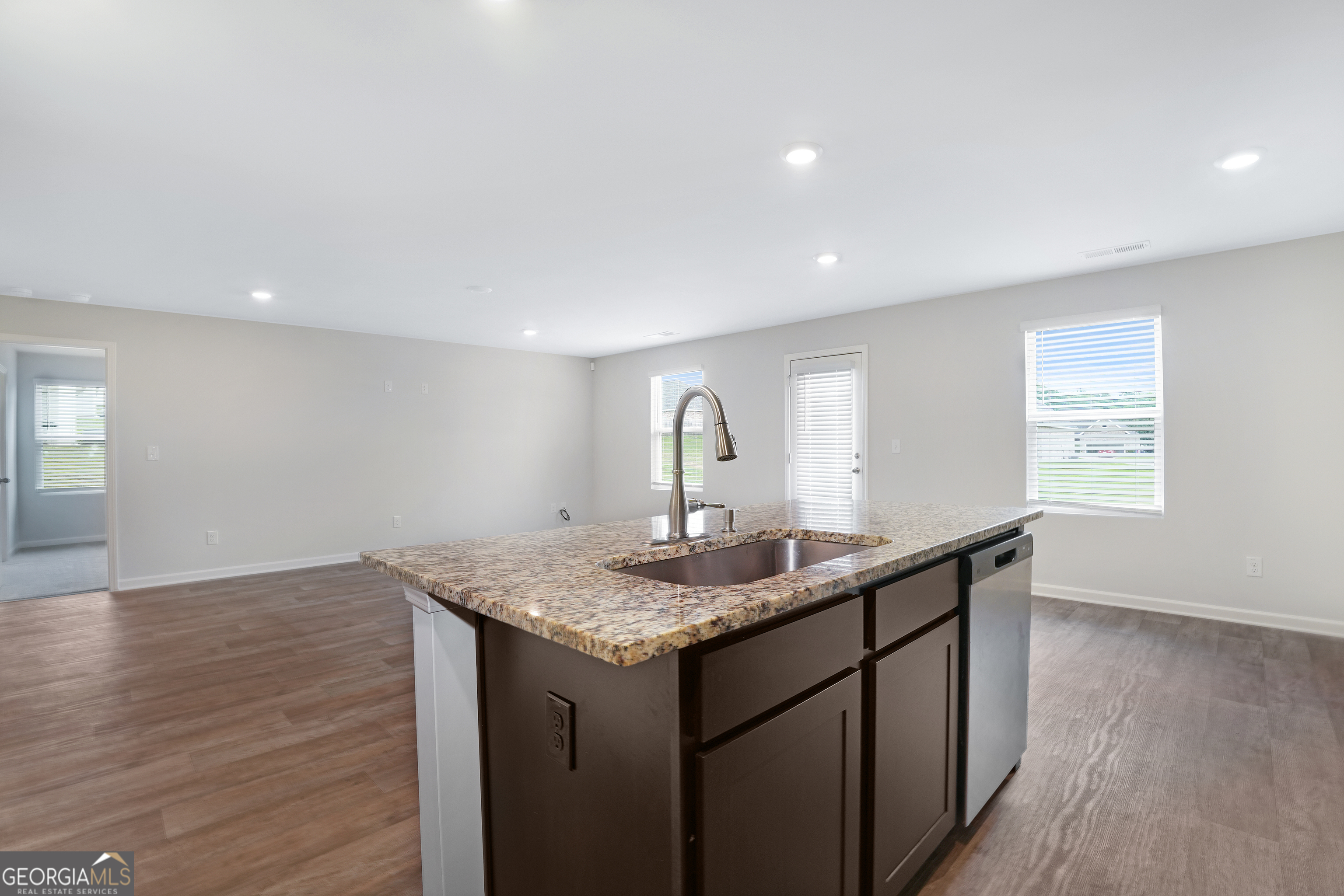 7220 Winterberry CIR
