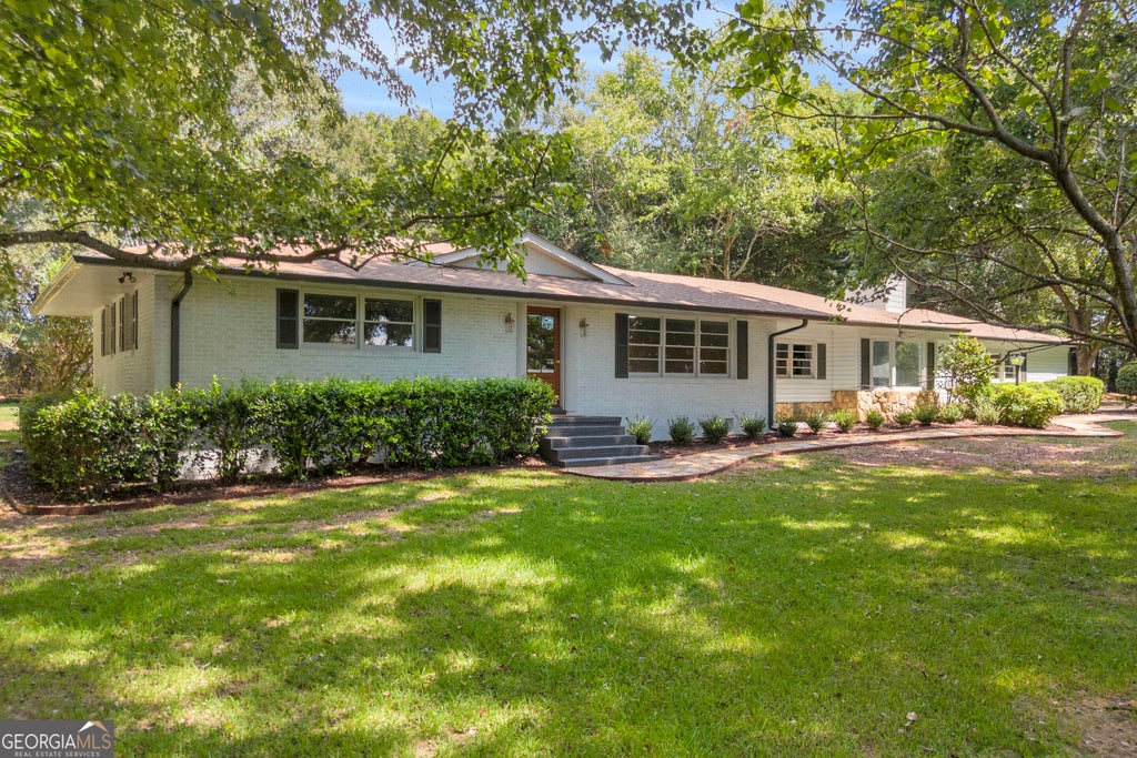 Photo of 921 Highway 72 E, Comer, GA 30629 (MLS # 10845100)