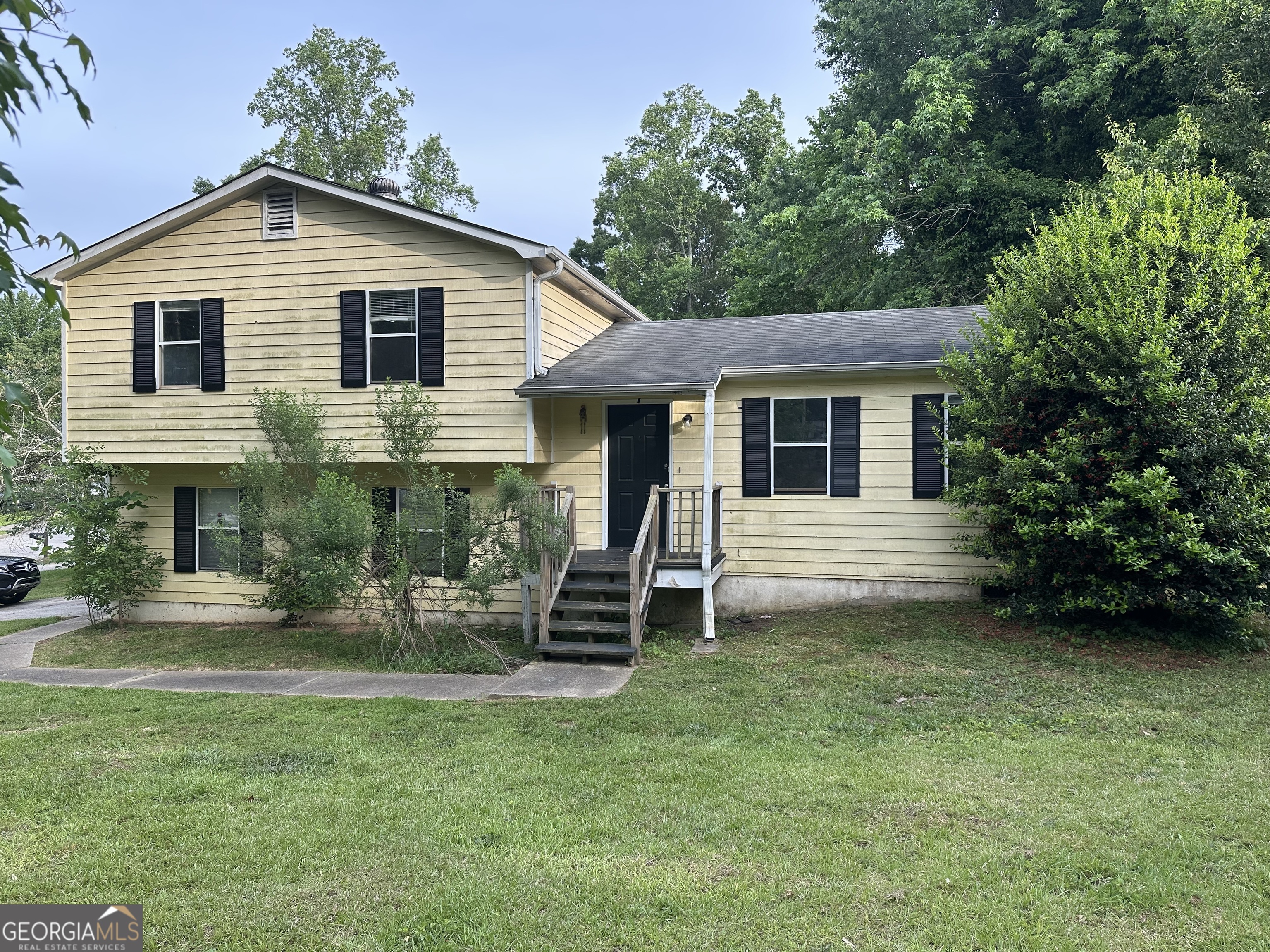 Charming multi-Level Home! This 3-bedroom, 2-bathroom home offers a versatile multi-level layout while still providing the convenience of main-level living. Each space is thoughtfully designed for comfort and functionality. With its unique design and spacious rooms, this home offers a great blend of character and practicality. Do not miss out! Schedule a showing today!