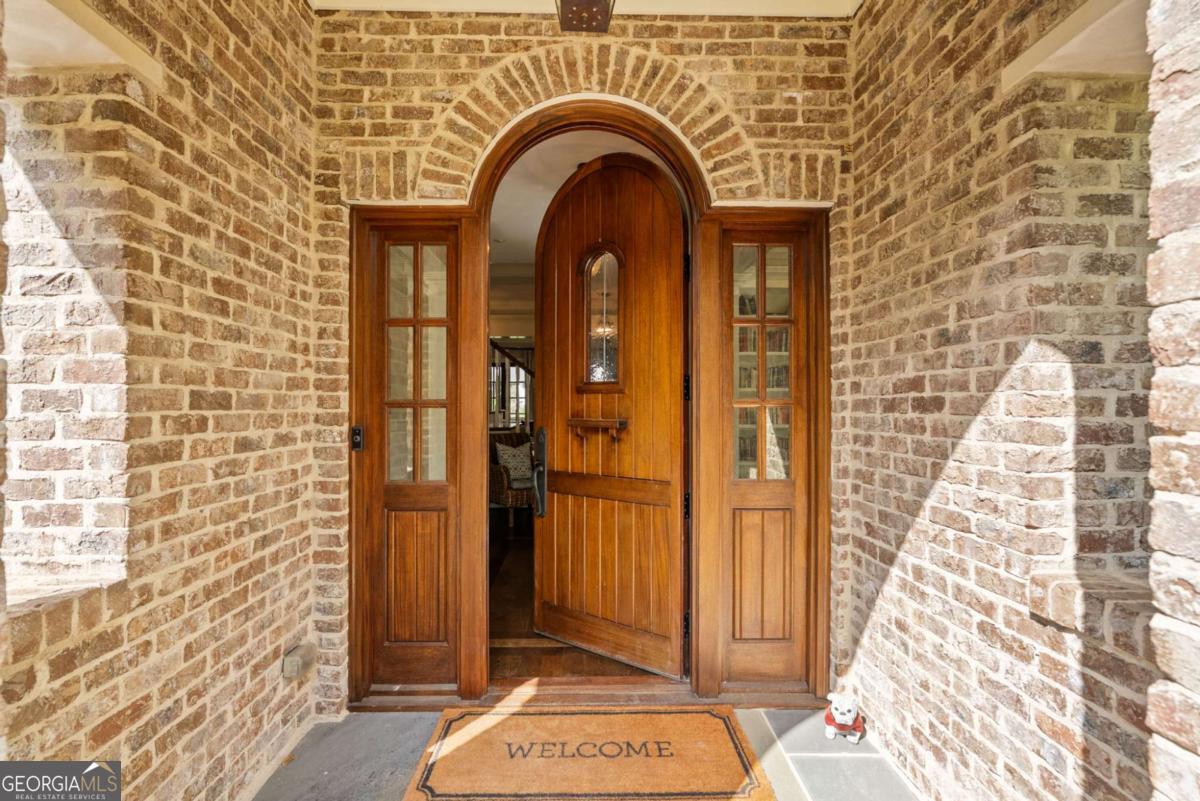 1740 Doncaster DR NE