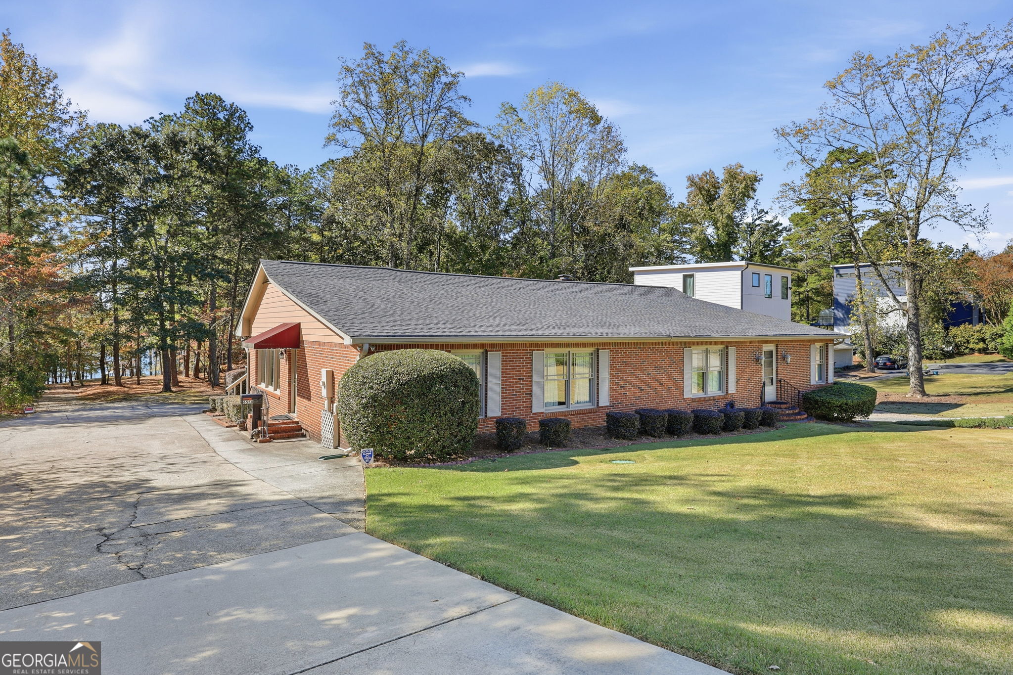 6558 Lanier Islands PKWY