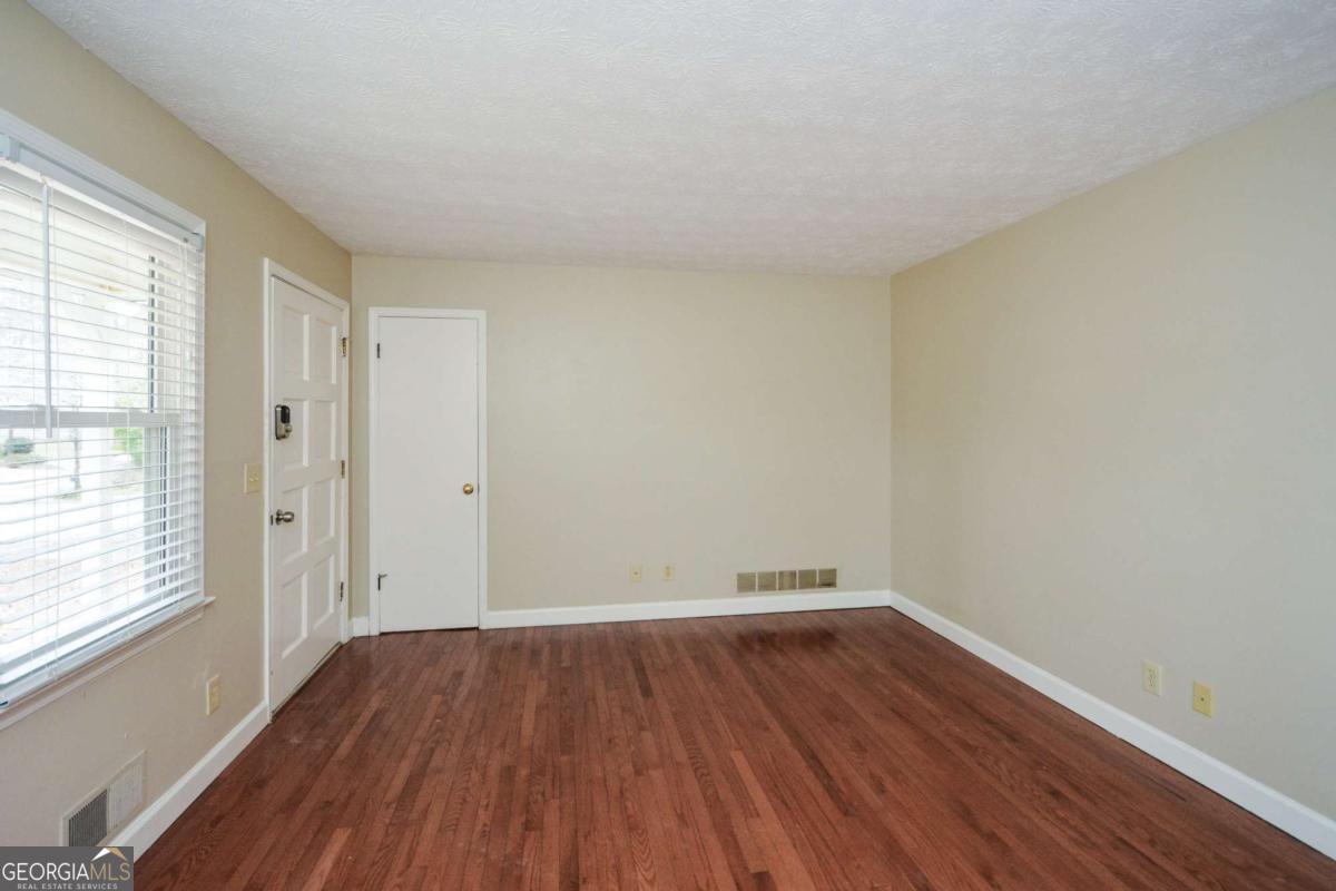 Plains Estate - Residential Lease