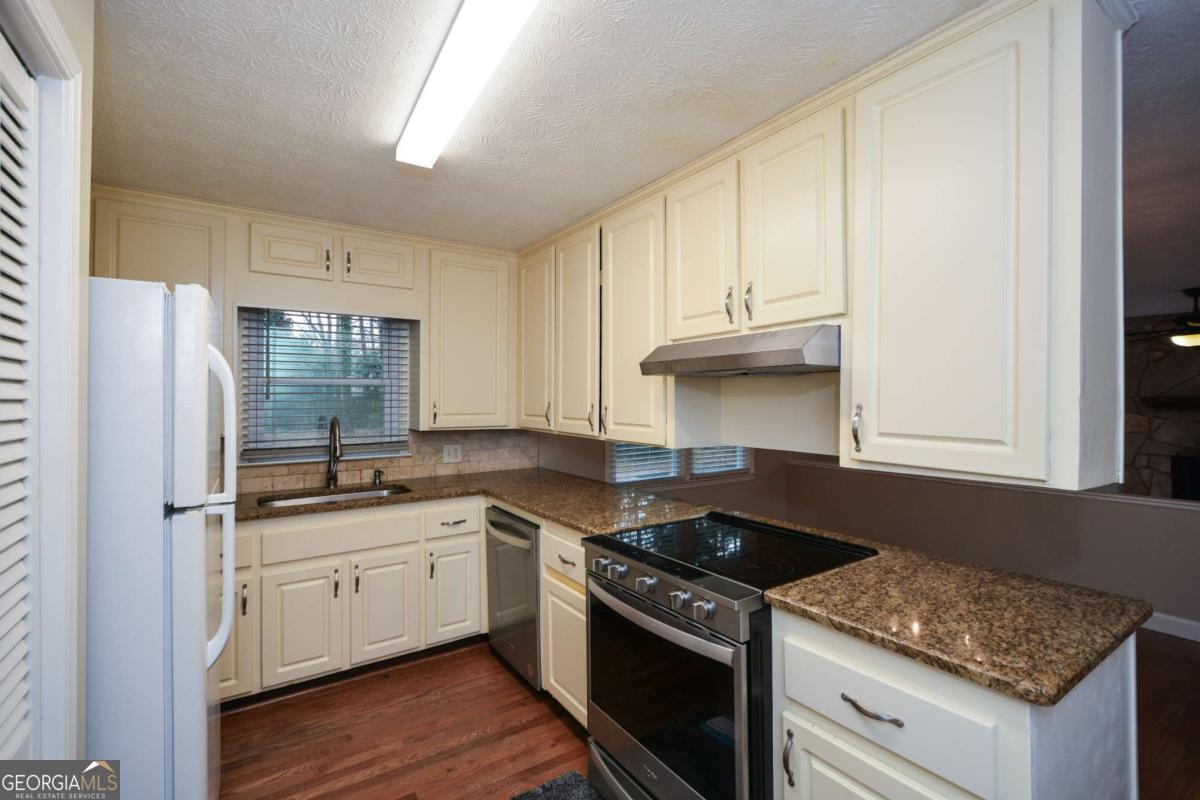 Plains Estate - Residential Lease