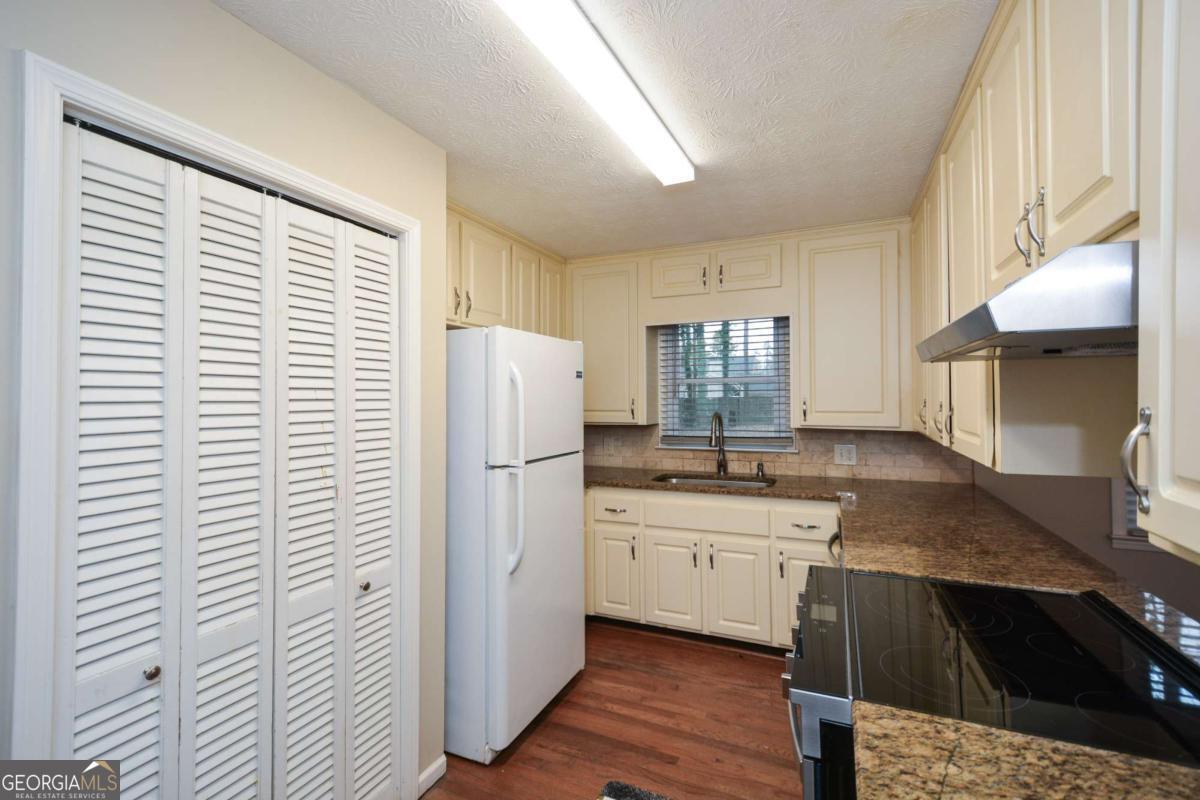 Plains Estate - Residential Lease