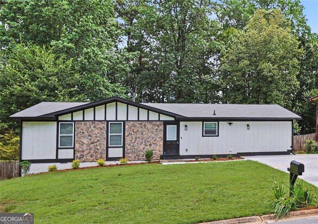 Photo of 2535 Rhoanoke Drive, Duluth, GA 30096 (MLS # 10880245)