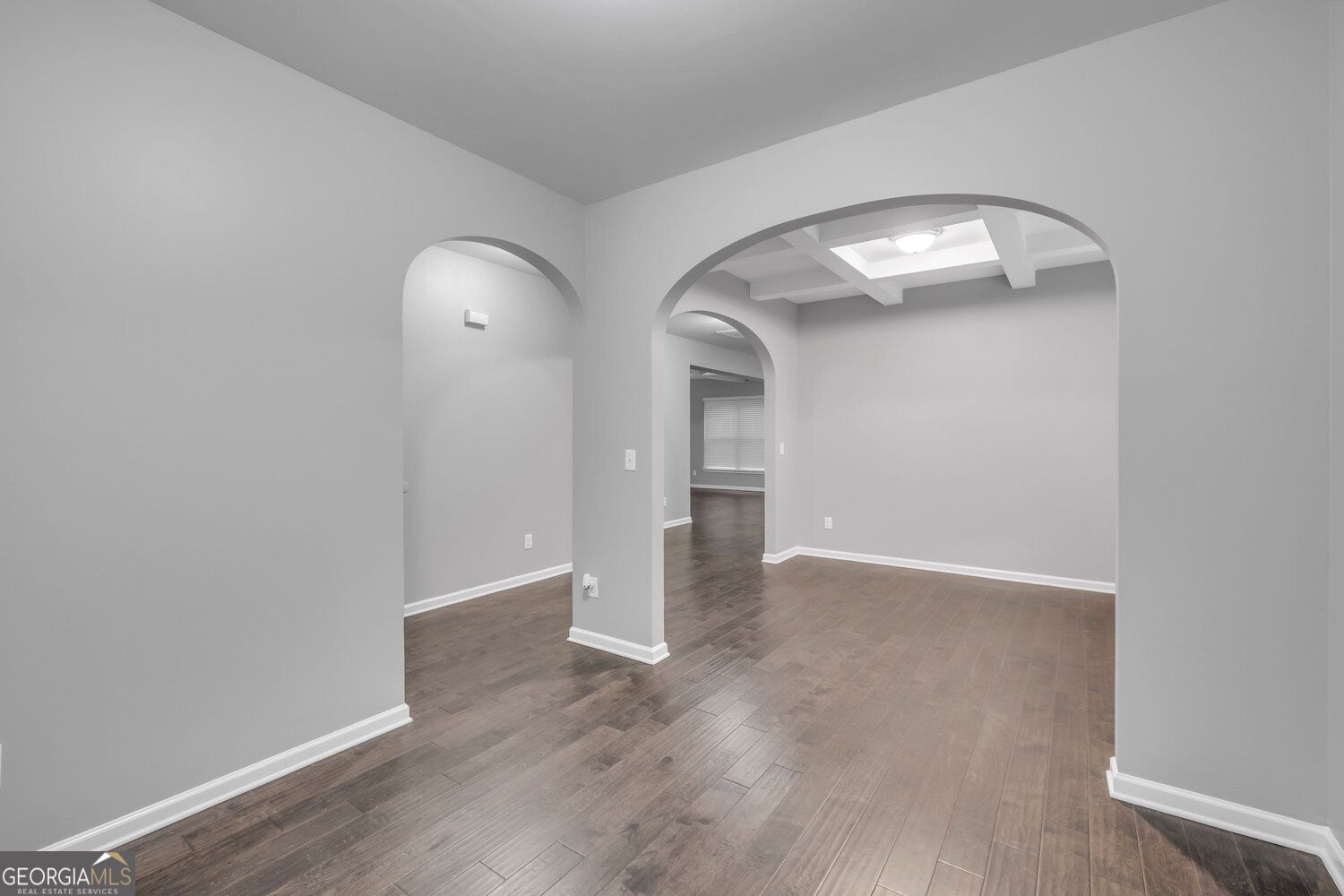 121 Escalade DR