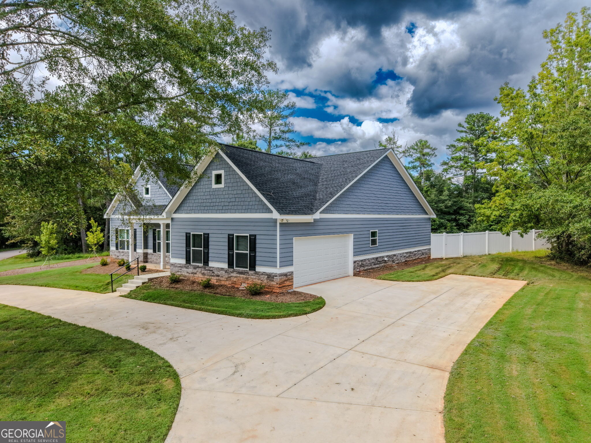 1090 Fox Glen DR